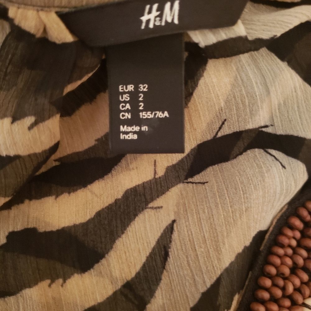 đH&MÂ LeopardâSwimsuitâCoverâUp - Picture 3 of 3